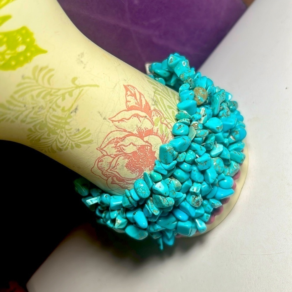 🍒NWOT Turquoise Colored Nugget Stretch Bracelet🍒
